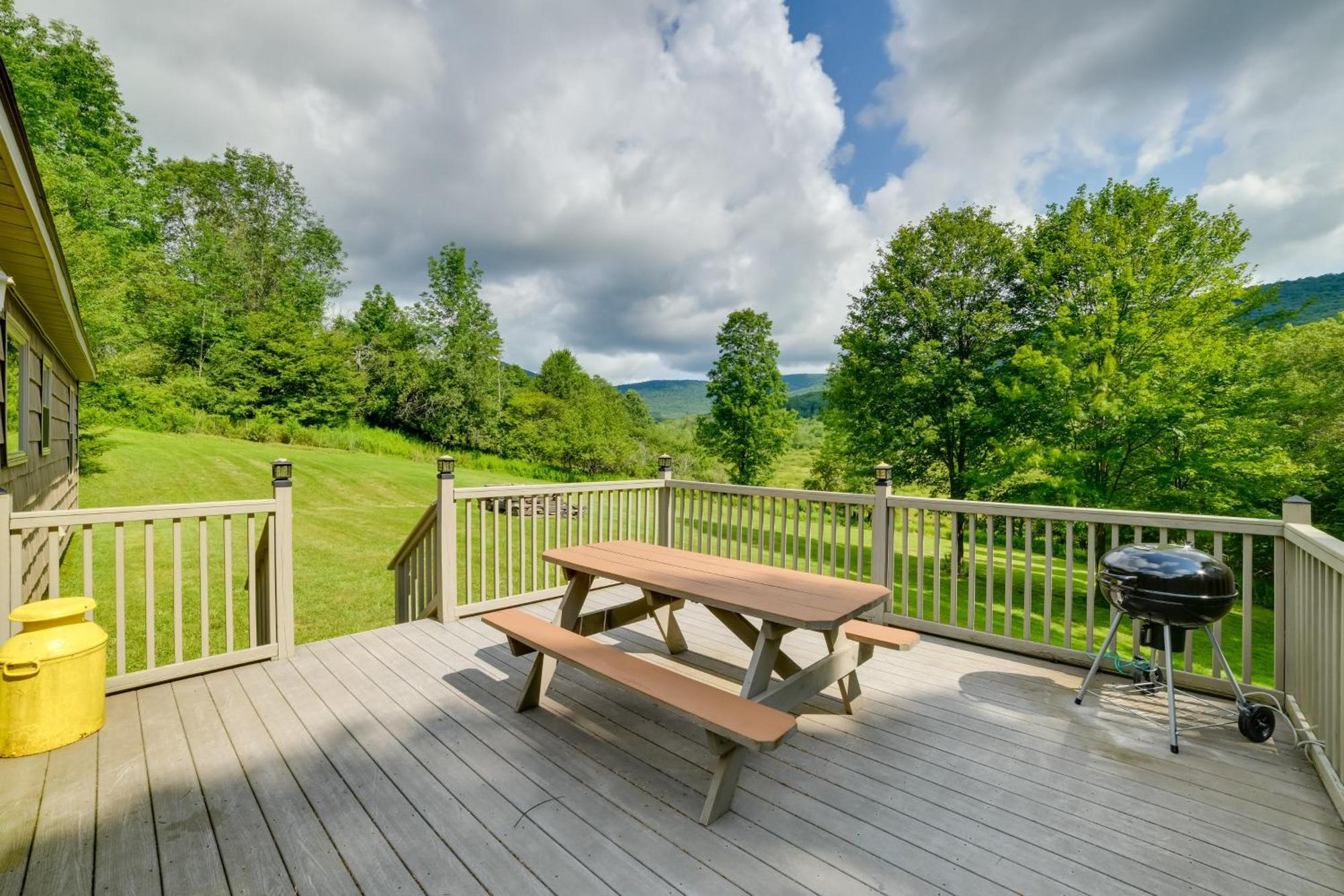 Quiet Catskills Getaway With Deck And Mtn Views New Kingston Ngoại thất bức ảnh