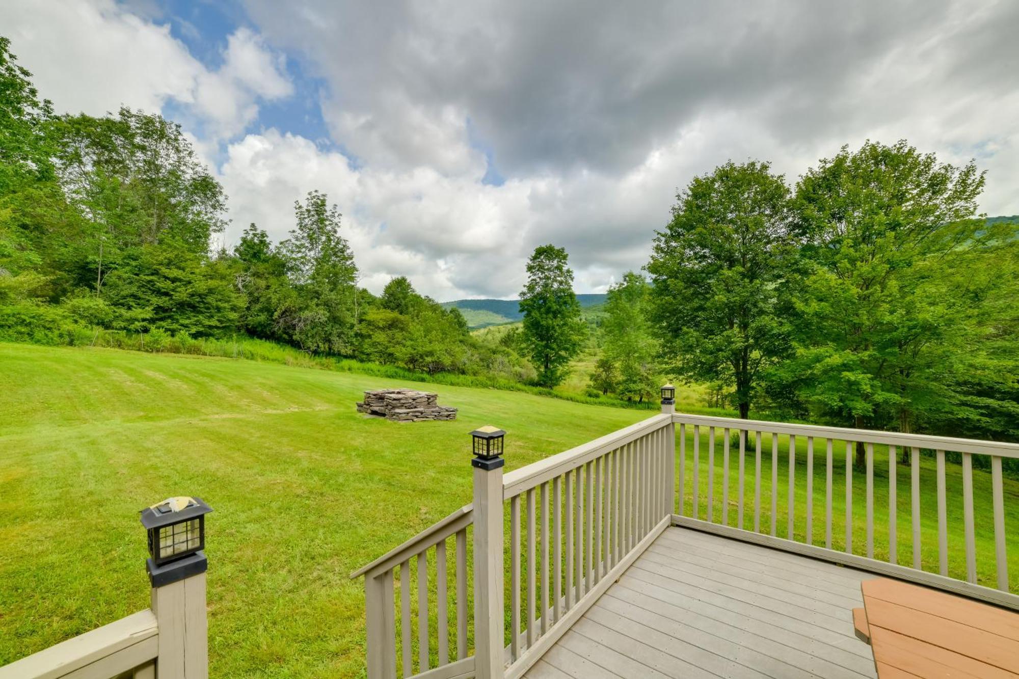 Quiet Catskills Getaway With Deck And Mtn Views New Kingston Ngoại thất bức ảnh